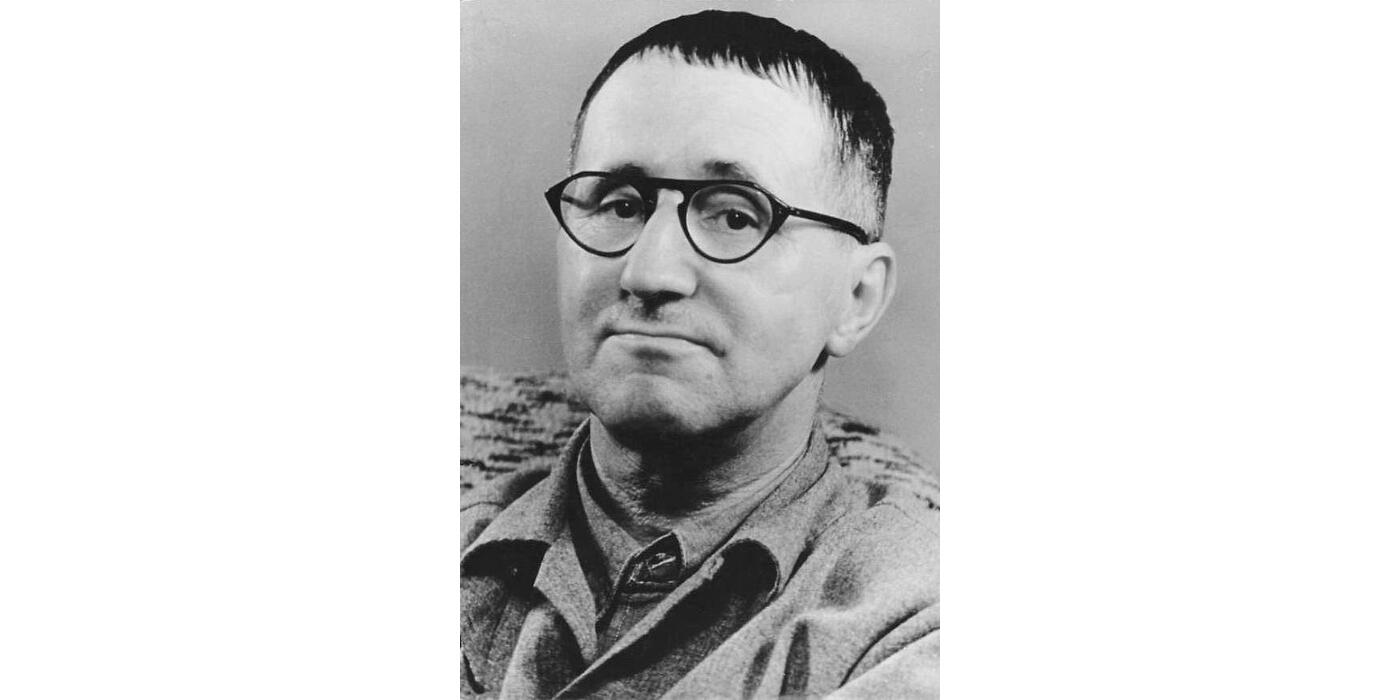 Bertolt Brecht (1954) © Bundesarchiv, Bild 183-W0409-300 / Fotograf: Jörg Kolbe / Lizenz CC-BY-SA 3.0