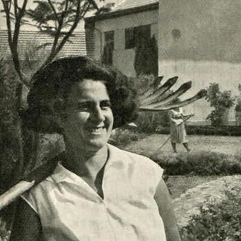 Detail from a photograph showing agricultural workers at the agricultural school for young women in Nahalal (Shlomo Zemach, ‘Das jüdische Dorf’, 1932)